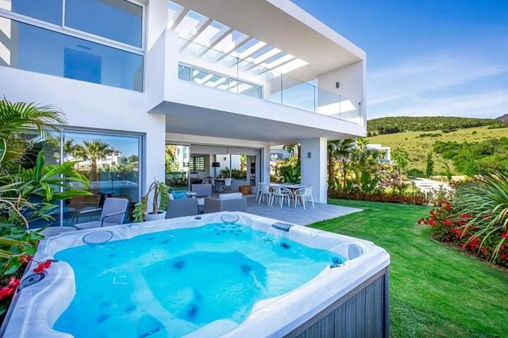 Apartamento en venta en Casares, Alcazaba Lagoon, Estepona West photo 0