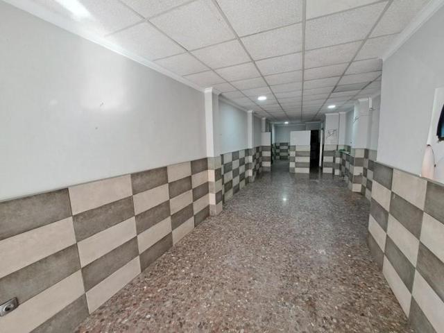 Local comercial en alquiler en Alzira, J.Pau photo 0