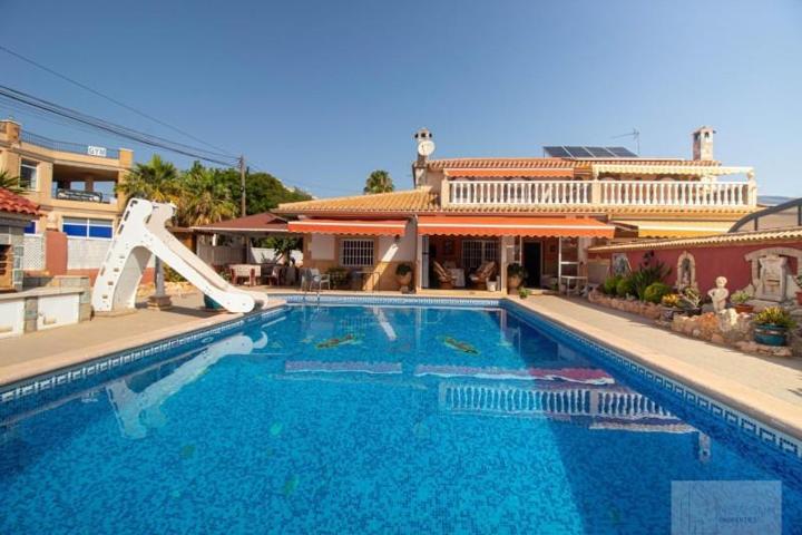 Chalet en venta en Orihuela Costa, Campoamor photo 0