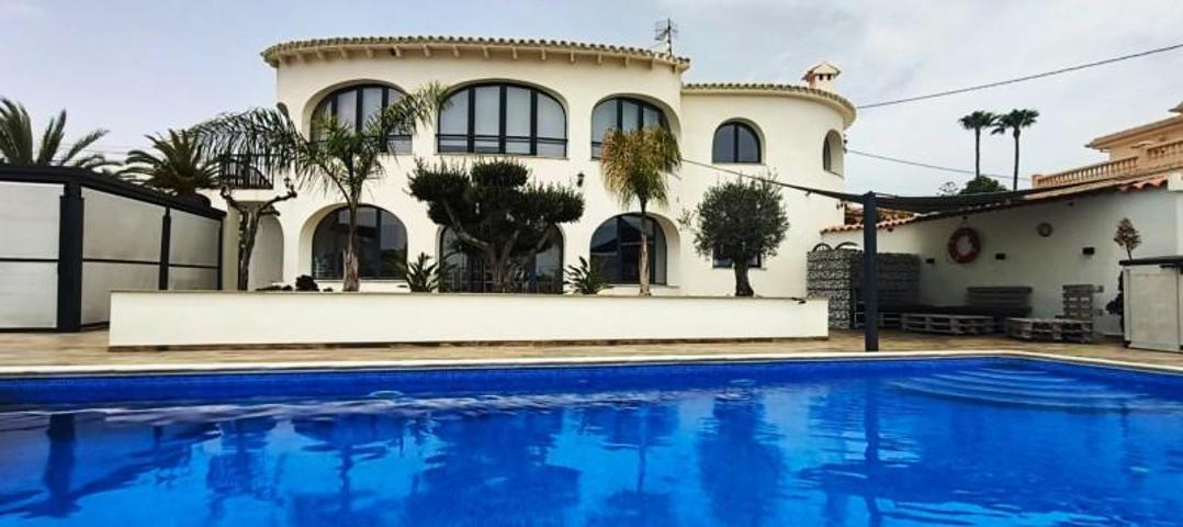 Chalet en venta en Calpe, Ortenbach photo 0