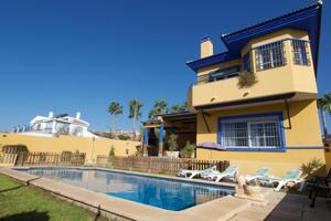 Chalet en venta en Rincón de la Victoria, Cotomar photo 0