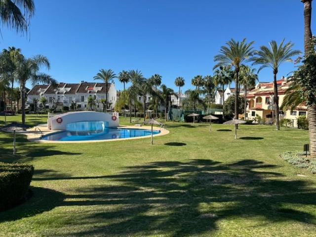 Adosada en venta en Marbella, Lomas de Marbella Club-Puente Romano photo 0