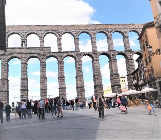 Local comercial en venta en Segovia, Avenida del Acueducto photo 0