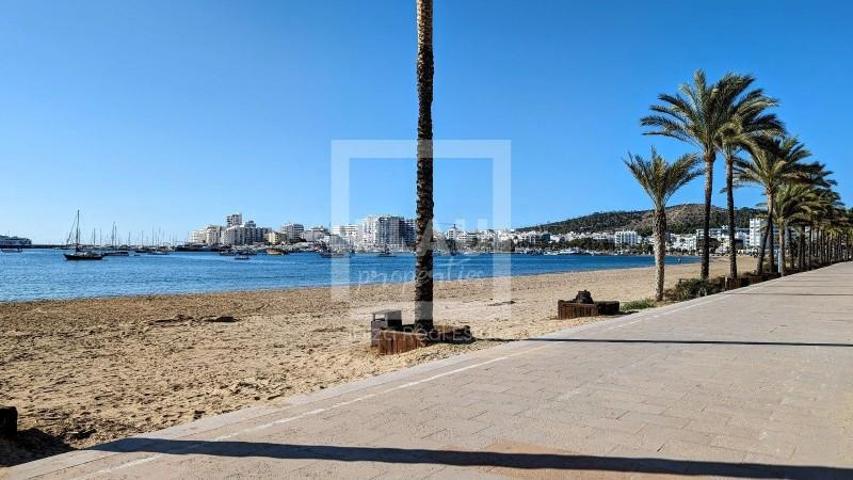Local comercial en venta en Sant Antoni de Portmany photo 0