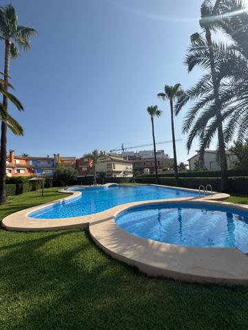 Adosada en venta en Denia, Playa de les Marines en Denia photo 0