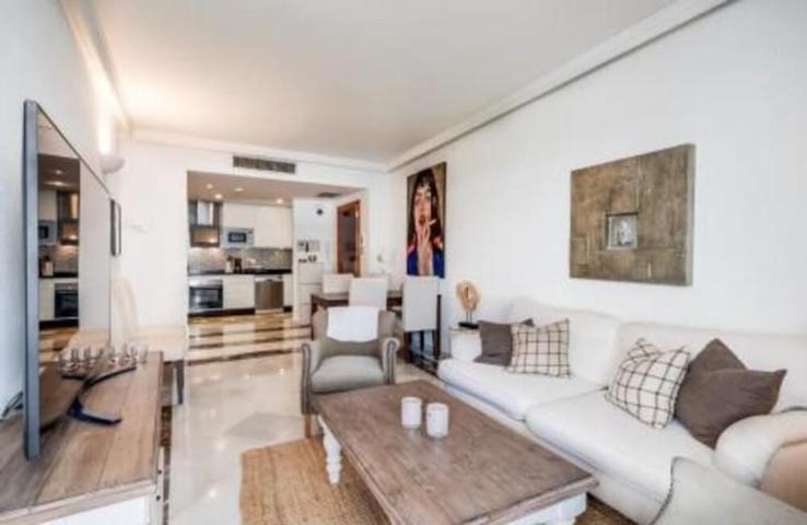 Planta baja en venta en Marbella, Nueva Andalucia photo 0
