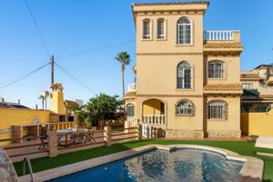 Adosada en venta en Orihuela Costa photo 0
