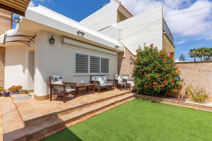 Adosada en venta en Torrevieja photo 0