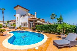 Chalet en venta en San Miguel de Salinas photo 0