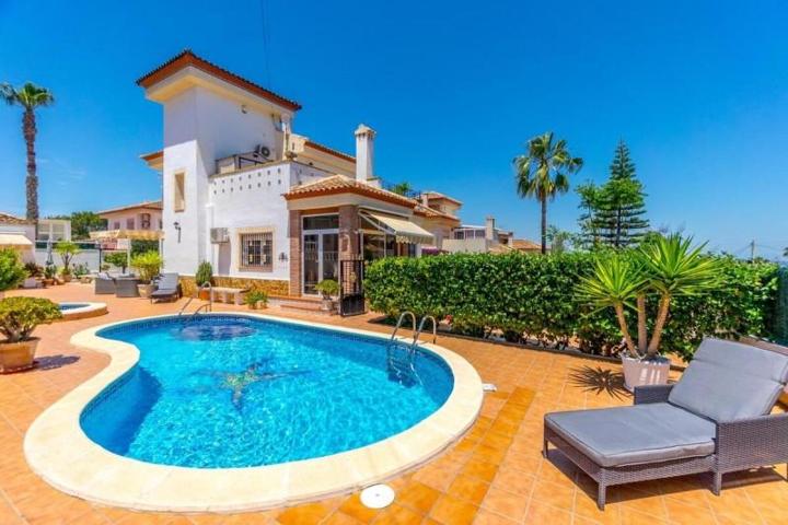 Chalet en venta en San Miguel de Salinas photo 0