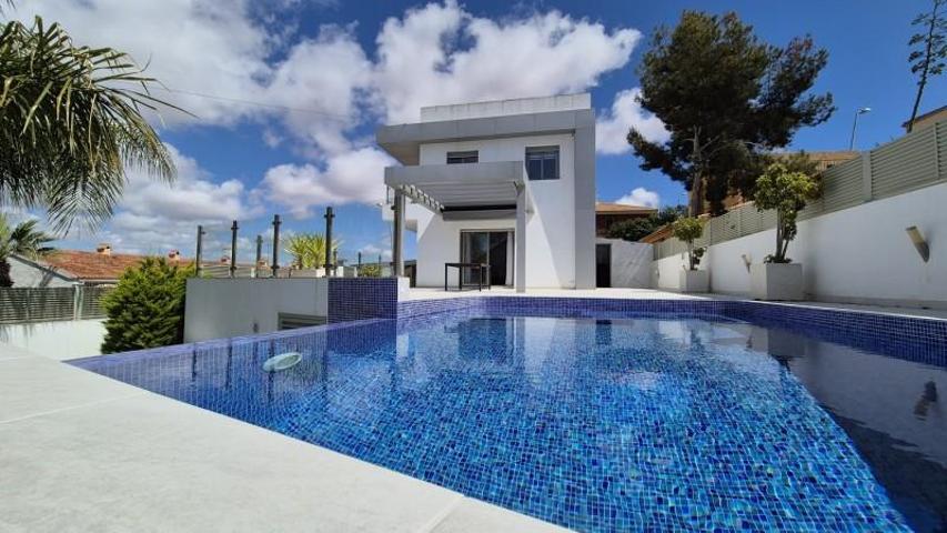 Adosada en venta en Torrevieja photo 0