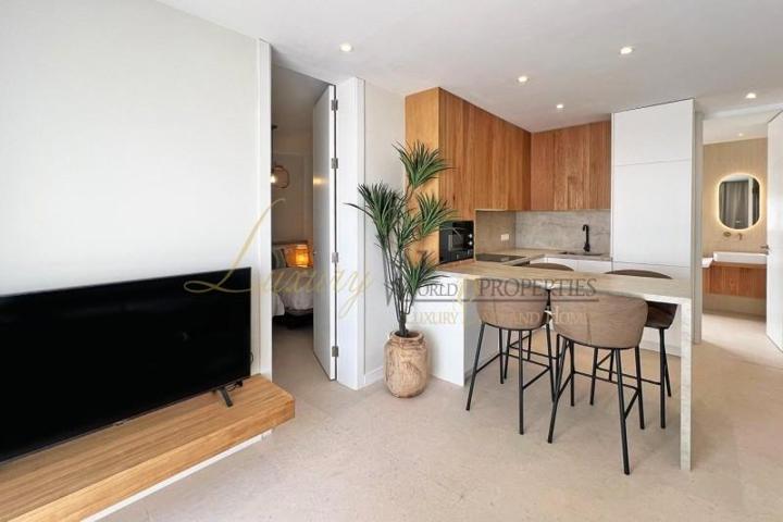Apartamento en venta en Adeje, Avenida de Bruselas, 38660 photo 0