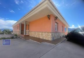 Chalet en venta en Cocentaina, Gormaig photo 0