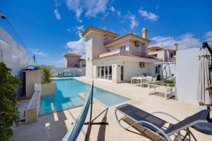 Chalet en venta en Torrevieja photo 0