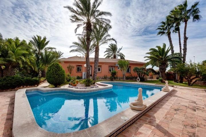 Chalet en venta en Torrevieja photo 0