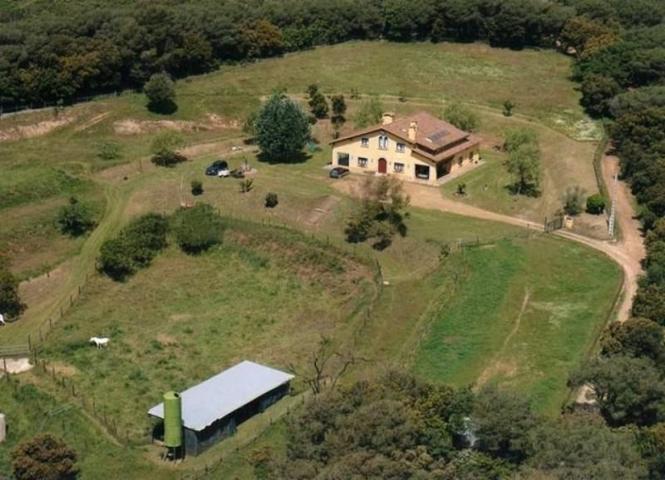 Casa con terreno en venta en Llinars del Vallès, Llinars del Vallès photo 0