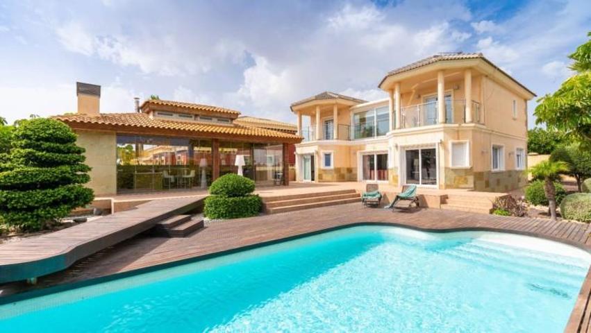 Chalet en venta en Torrevieja photo 0