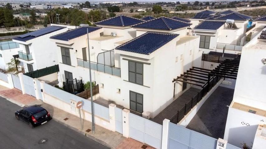 Adosada en venta en Cox photo 0