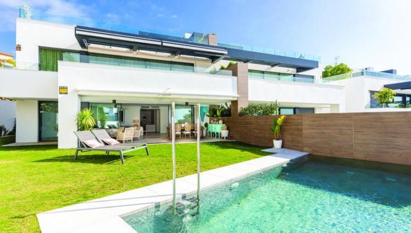 Adosada en venta en Marbella, Marbella Este - Artola photo 0