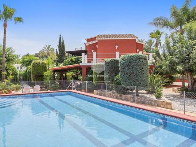 Chalet en venta en Denia photo 0