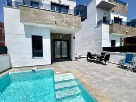 Chalet en venta en Torrevieja photo 0