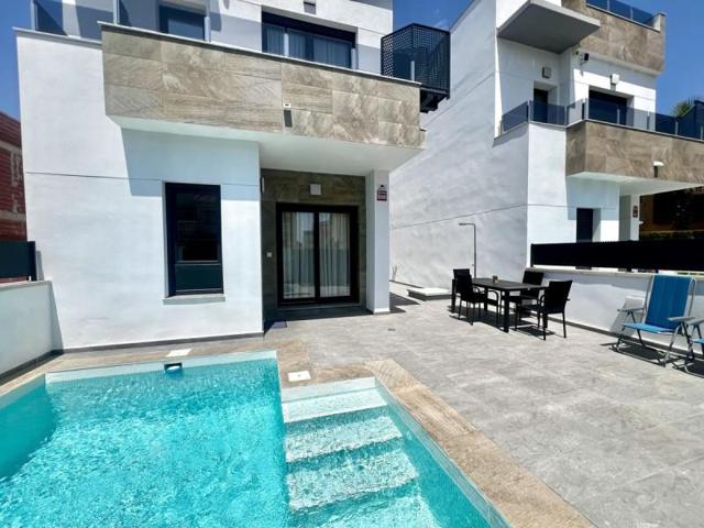 Chalet en venta en Torrevieja photo 0