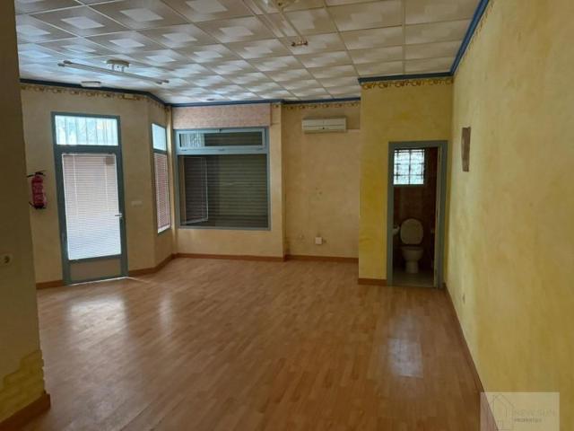 Local comercial en venta en Torrevieja, Centro photo 0