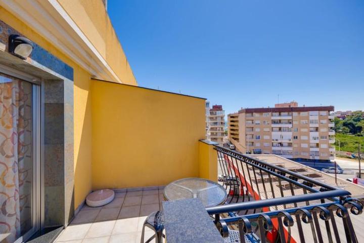 Apartamento en venta en Torrevieja photo 0