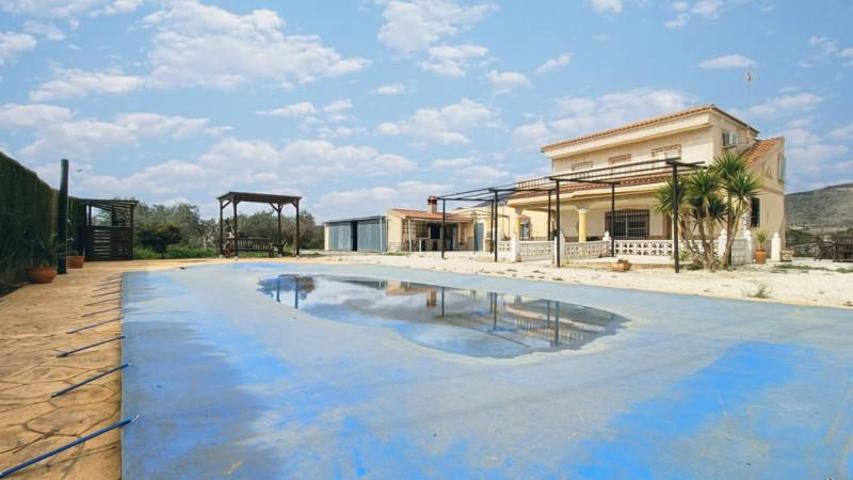 Chalet en venta en Hondon de las Nieves photo 0
