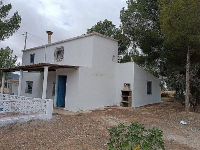 Casa con terreno en venta en Yecla photo 0