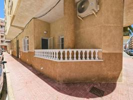 Apartamento en venta en Torrevieja photo 0