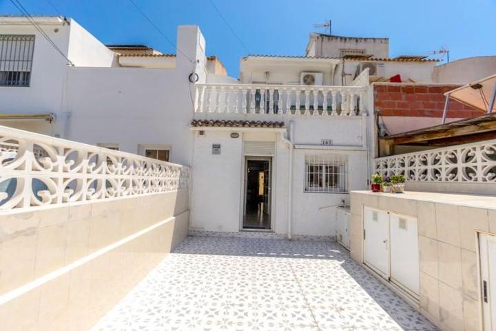 Casas de pueblo en venta en Torrevieja photo 0