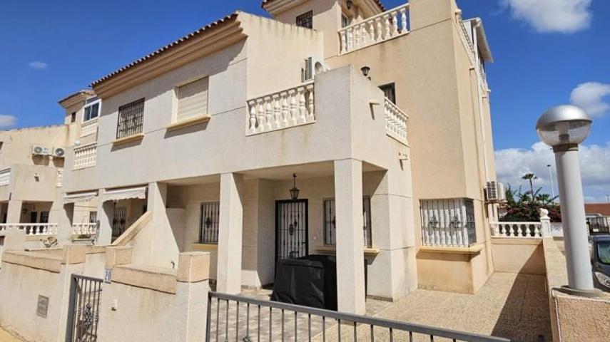 Bungalow en venta en Torrevieja photo 0