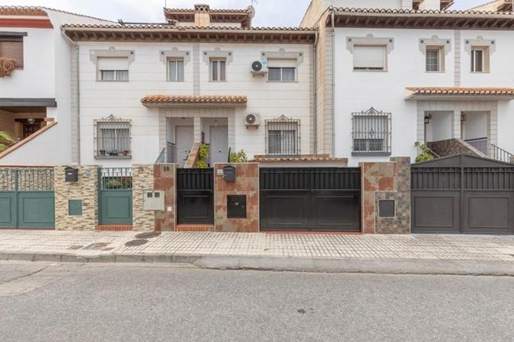 Adosada en venta en Ogíjares, Zona metropolitana photo 0