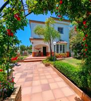 Chalet en venta en Chiclana de la Frontera, 2ª pista de La Barrosa photo 0
