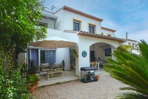 Bungalow en venta en Pedreguer, Montaña photo 0