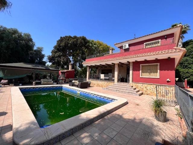 Casa con terreno en venta en Los Montesinos photo 0
