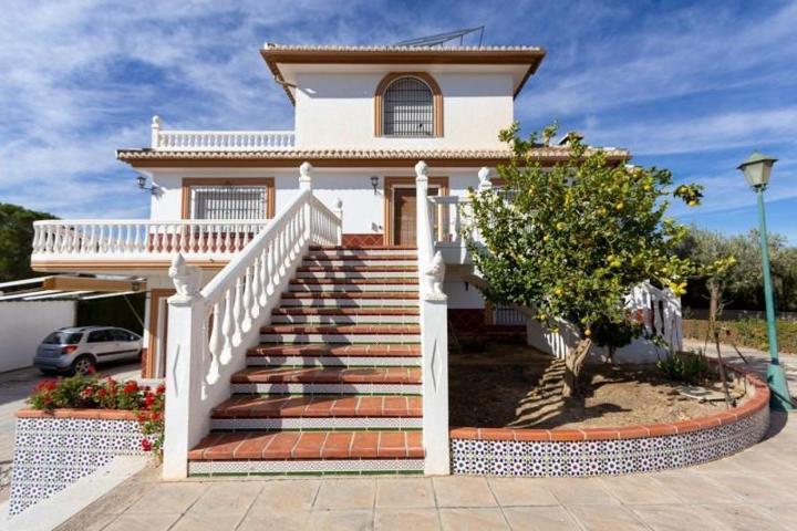Chalet en venta en Cúllar Vega, Chalet independiente- EL VENTORRILLO- photo 0