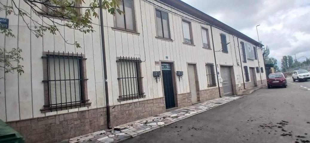 Casa en venta en Sariegos, Northern spain photo 0