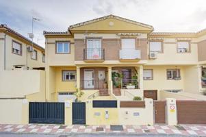 Adosada en venta en Armilla, Centro Salud photo 0