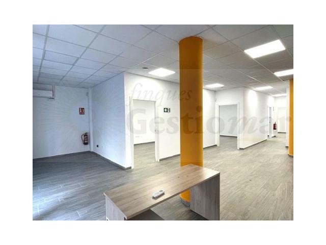 Local comercial en venta en Cambrils photo 0