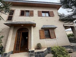 Chalet en venta en Elda photo 0