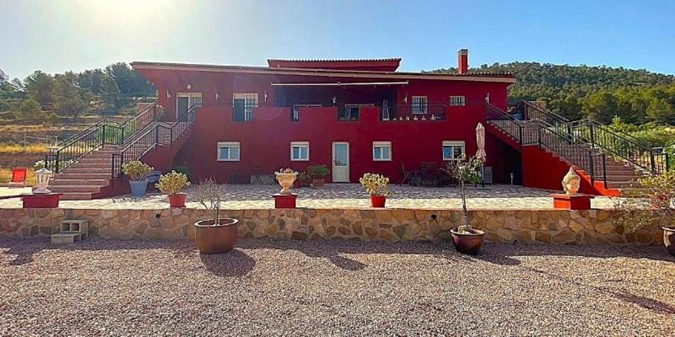 Chalet en venta en Pinoso photo 0