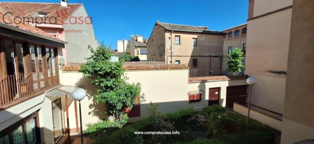 Adosada en alquiler en Segovia, Casco antiguo photo 0