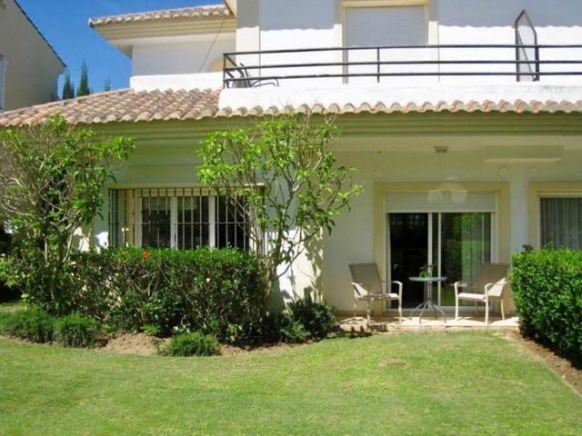 Adosada en alquiler en Sotogrande, Sotogrande photo 0
