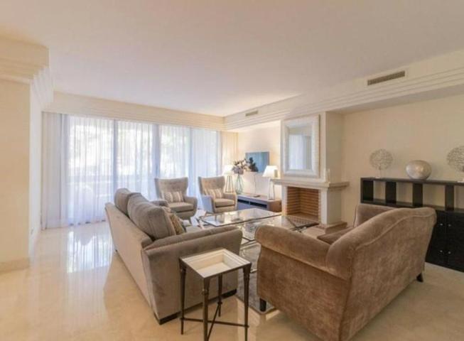 Apartamento en alquiler en Marbella, Nueva Andalucia photo 0