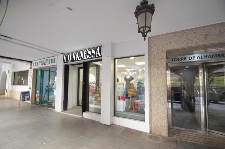 Local comercial en alquiler en Almería, Altamira photo 0