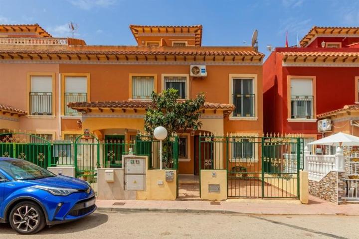 Adosada en venta en Torrevieja photo 0