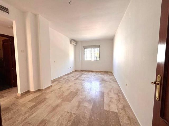 Piso en venta en Alcalá de Guadaira, Santa Lucia photo 0