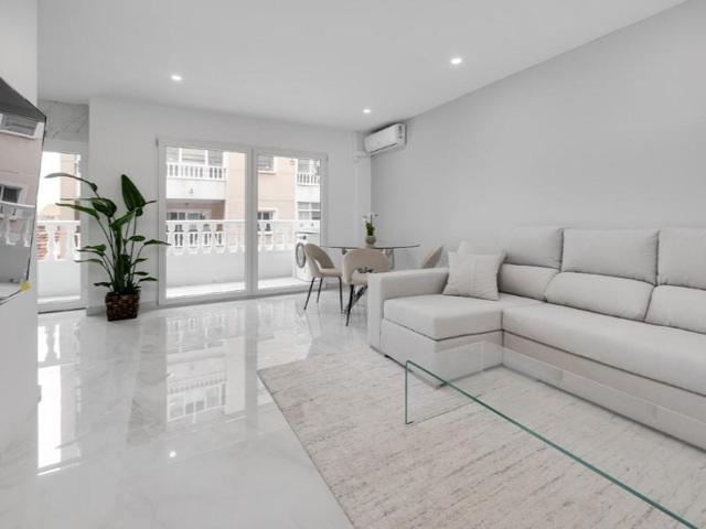 Apartamento en venta en Torrevieja, Centro - Muelle Pesquero photo 0